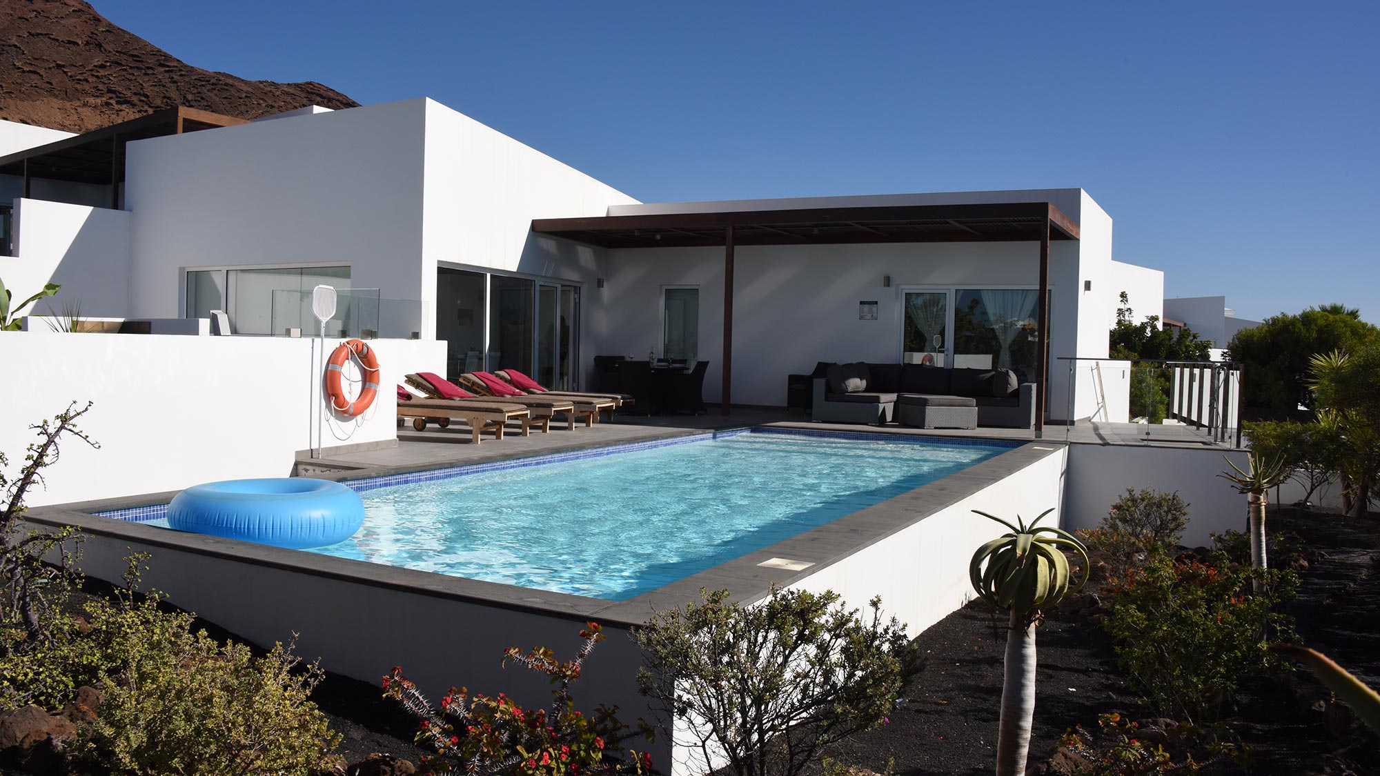 hoopoe-villas-lanzarote-spain-nature-pool